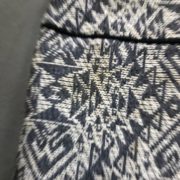 H&M wrap skirt, size 8 mini length - Picture 9 of 9